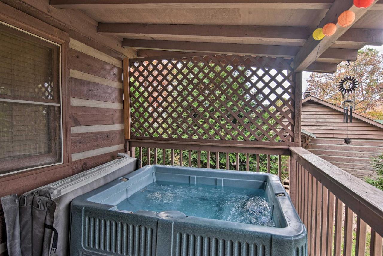 Cozy Cabin With Hot Tub And Smoky Mountain Views! Villa Bryson City Buitenkant foto